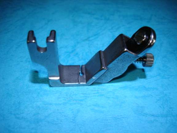 PRENSATELA PARA RECTA CON TENSOR DE GOMA